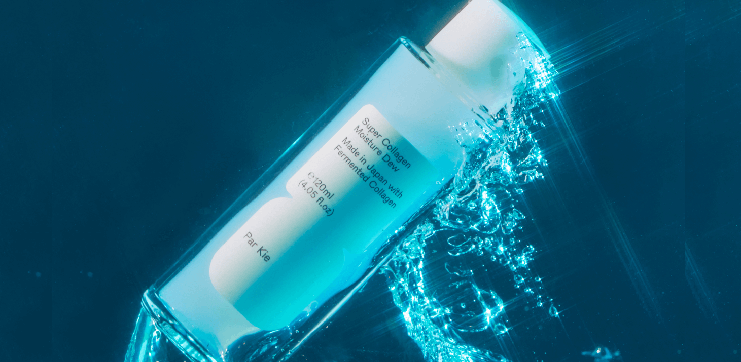 Super Collagen Moisture Dew immersed in hydrating water.